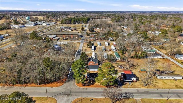 402 W James Street, La Grange, NC 28551