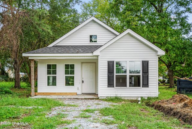 402 W James Street, La Grange, NC 28551