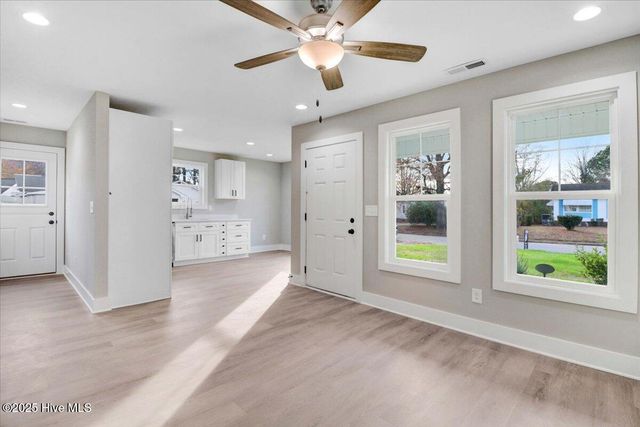402 W James Street, La Grange, NC 28551