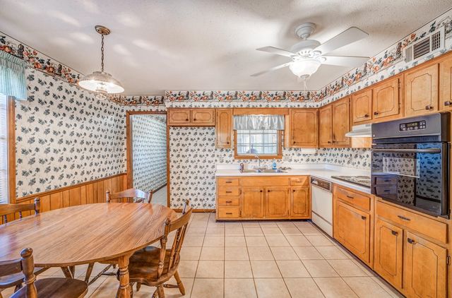 2460 WOODVALE DR, Memphis, TN 38127