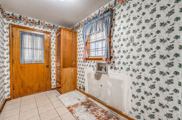 2460 WOODVALE DR, Memphis, TN 38127