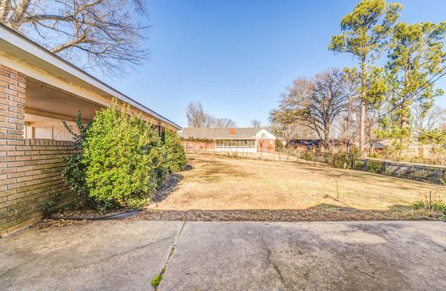 2460 WOODVALE DR, Memphis, TN 38127