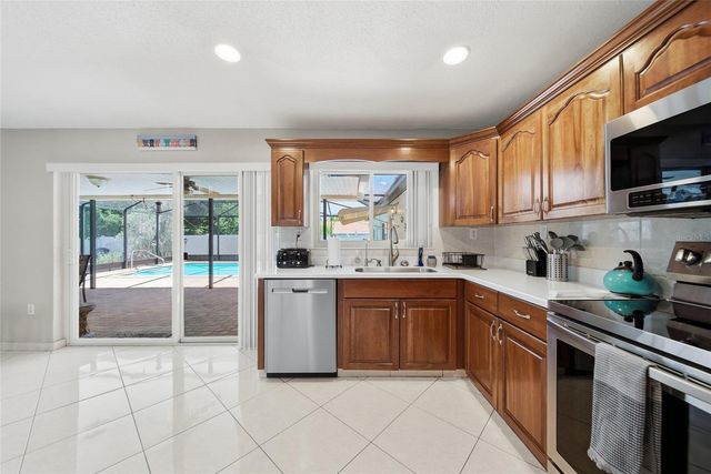 1403 GARDEN AVENUE, Tarpon Springs, FL 34689