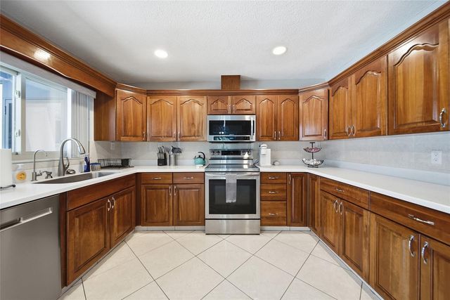 1403 GARDEN AVENUE, Tarpon Springs, FL 34689