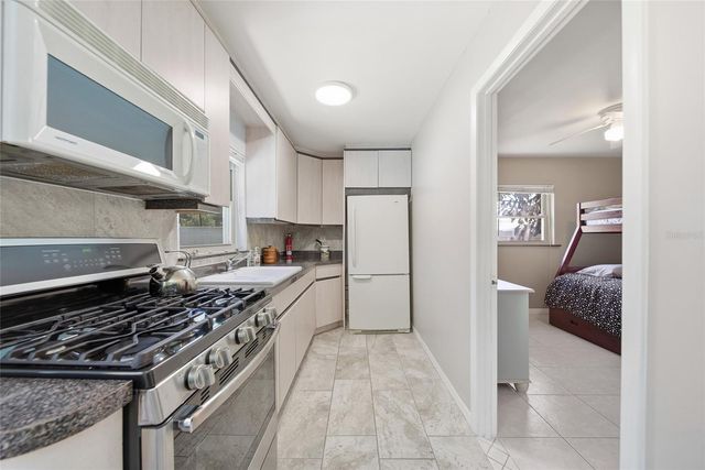 1403 GARDEN AVENUE, Tarpon Springs, FL 34689