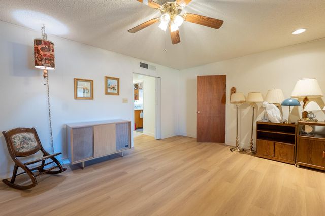 3263 E Rialto Avenue, Fresno, CA 93726