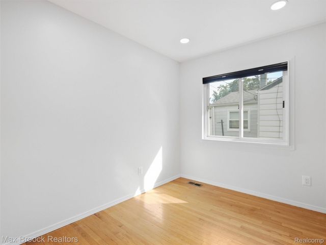 419 Lincoln Avenue, Clawson, MI 48017