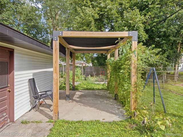 419 Lincoln Avenue, Clawson, MI 48017