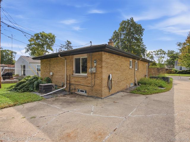 419 Lincoln Avenue, Clawson, MI 48017