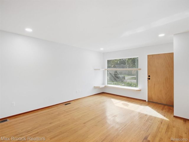 419 Lincoln Avenue, Clawson, MI 48017