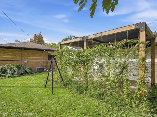 419 Lincoln Avenue, Clawson, MI 48017