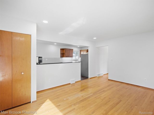 419 Lincoln Avenue, Clawson, MI 48017