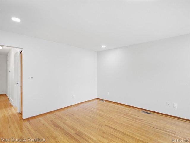 419 Lincoln Avenue, Clawson, MI 48017