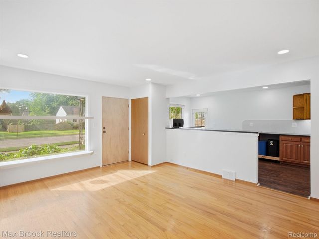 419 Lincoln Avenue, Clawson, MI 48017