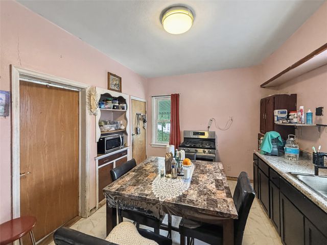 1019 E 8th Street, Des Moines, IA 50316