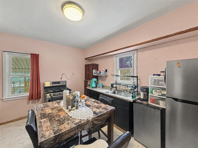 1019 E 8th Street, Des Moines, IA 50316