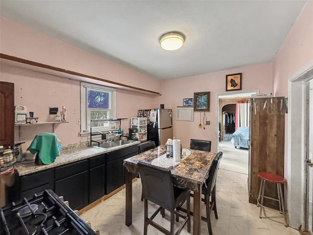 1019 E 8th Street, Des Moines, IA 50316