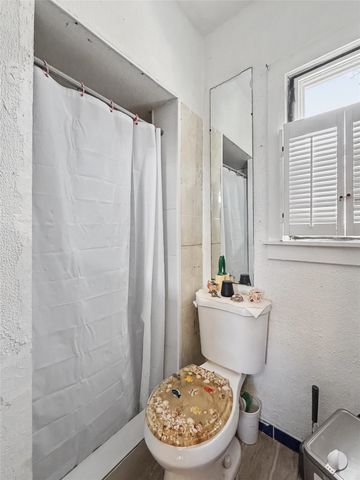 1019 E 8th Street, Des Moines, IA 50316