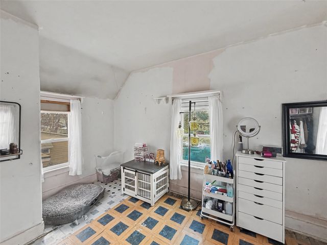 1019 E 8th Street, Des Moines, IA 50316