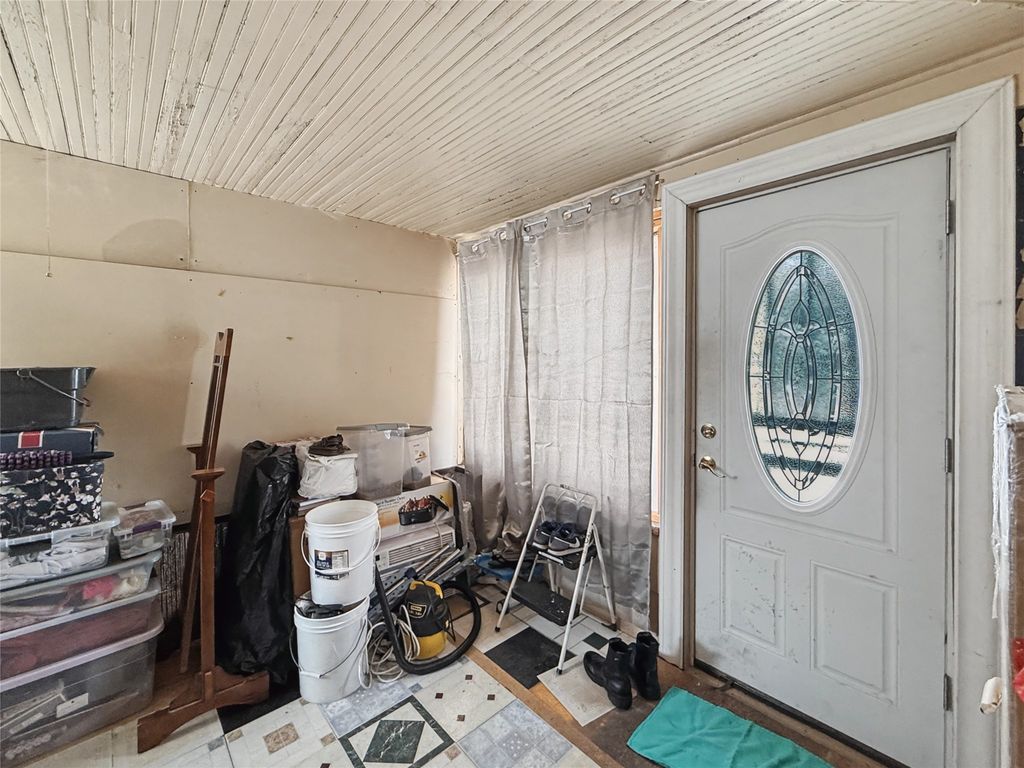 1019 E 8th Street, Des Moines, IA 50316