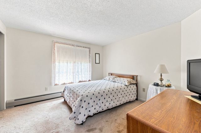 6 Snow Fields Rd, Mattapoisett, MA 02739