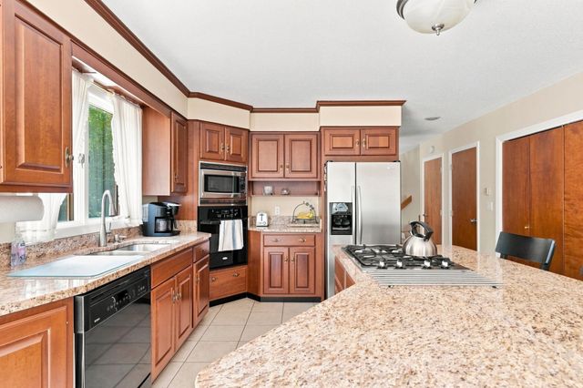 6 Snow Fields Rd, Mattapoisett, MA 02739