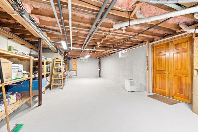 6 Snow Fields Rd, Mattapoisett, MA 02739