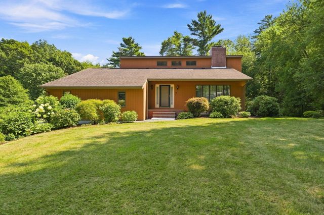 6 Snow Fields Rd, Mattapoisett, MA 02739