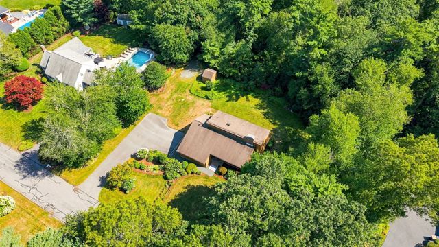6 Snow Fields Rd, Mattapoisett, MA 02739