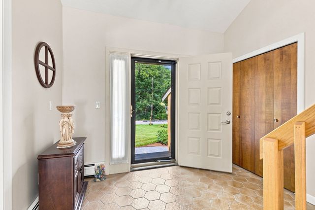 6 Snow Fields Rd, Mattapoisett, MA 02739