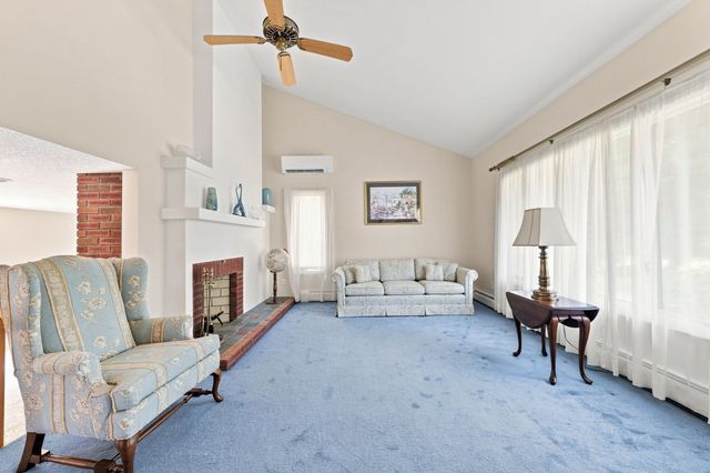 6 Snow Fields Rd, Mattapoisett, MA 02739
