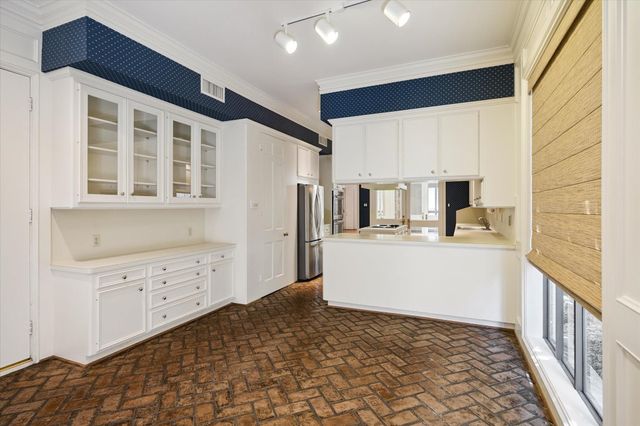 6103 Valley Forge Drive C, Houston, TX 77057