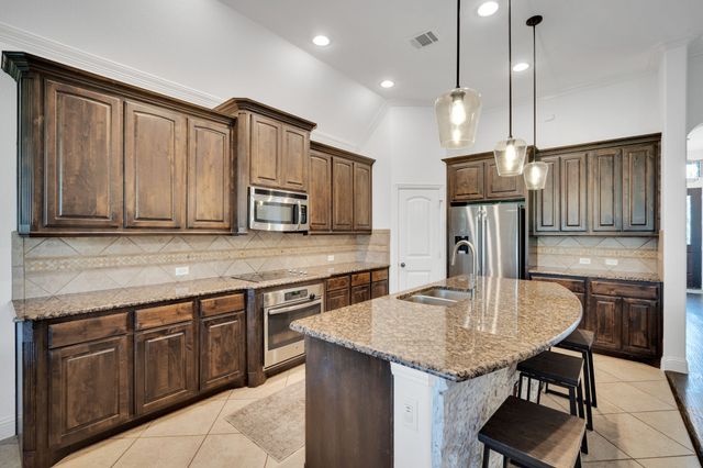 3205 Meadow Ridge Drive, Midlothian, TX 76065
