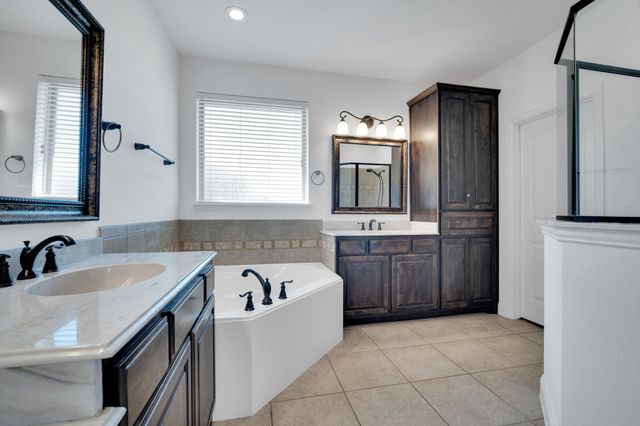 3205 Meadow Ridge Drive, Midlothian, TX 76065