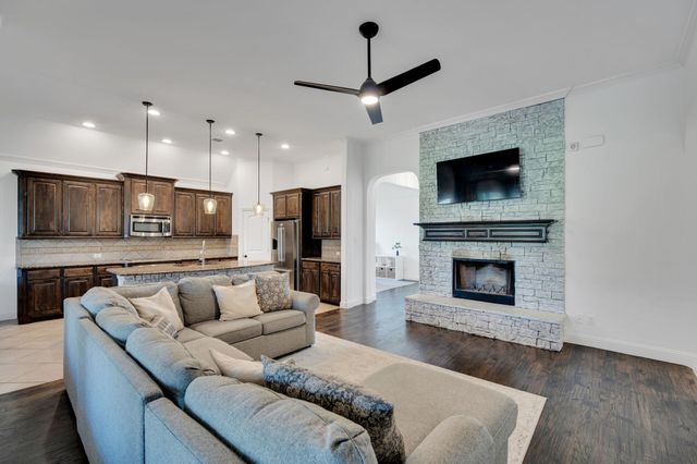 3205 Meadow Ridge Drive, Midlothian, TX 76065