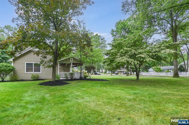 7 Chadwick Place, Glen Rock, NJ 07452