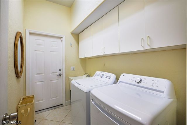 5235 Malvern CT, Naples, FL 34112