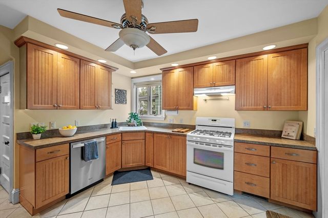 25 Lyman St, Beverly, MA 01915
