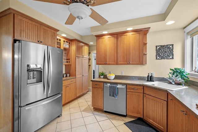 25 Lyman St, Beverly, MA 01915