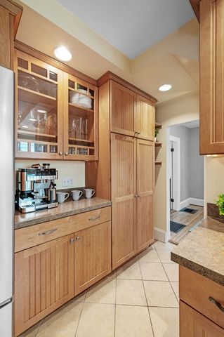 25 Lyman St, Beverly, MA 01915