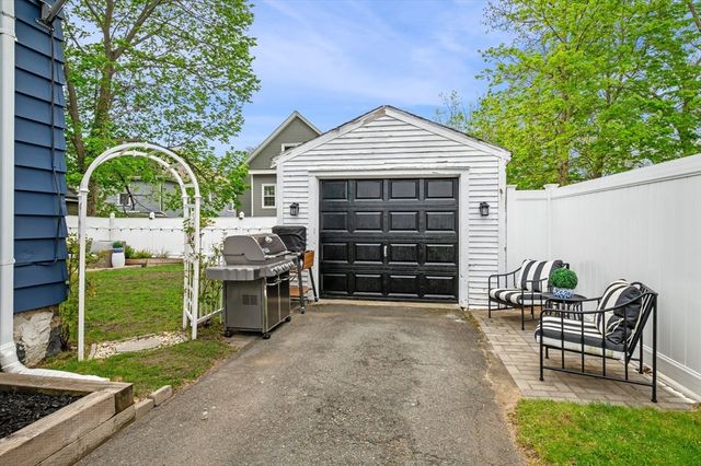 25 Lyman St, Beverly, MA 01915