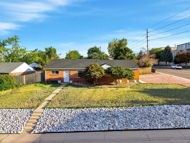 940 Ash Court, Thornton, CO 80229