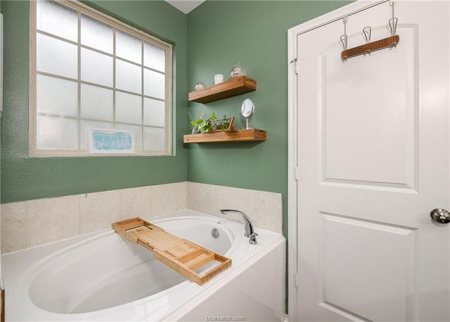 5265 Sagewood Drive, College Station, TX 77845