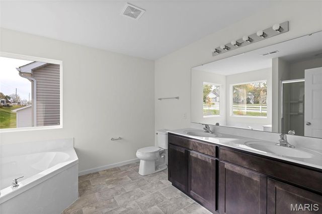 15 Bluestem Court, Lake St Louis, MO 63367