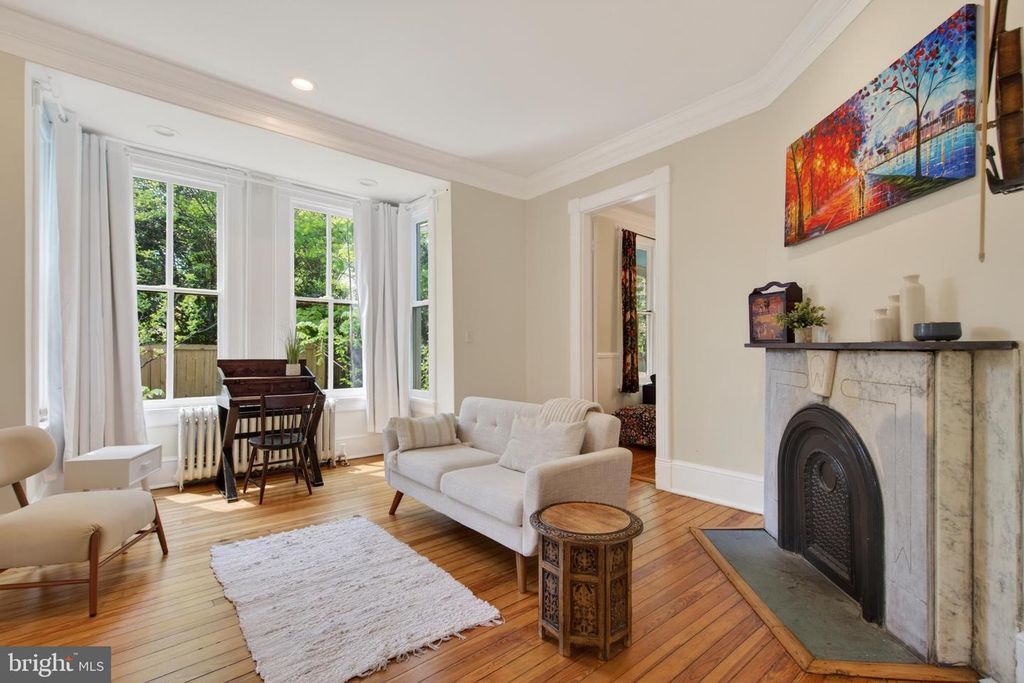 Image 15 of property listing at 1102 EDGEVALE RD, Silver Spring, MD 20910