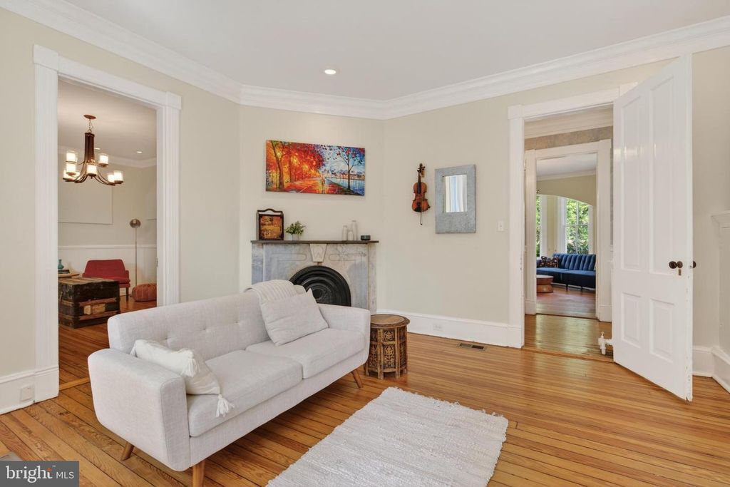 Image 16 of property listing at 1102 EDGEVALE RD, Silver Spring, MD 20910