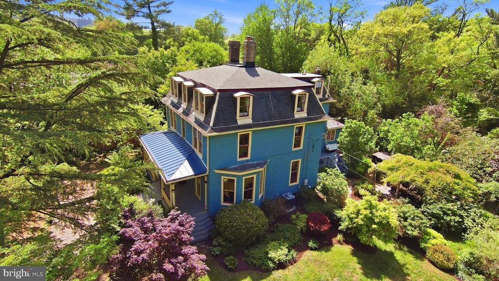 Image 2 of property listing at 1102 EDGEVALE RD, Silver Spring, MD 20910