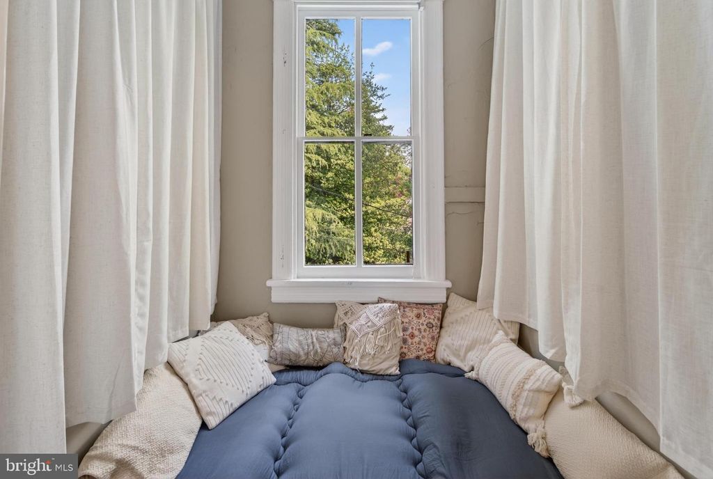 Image 57 of property listing at 1102 EDGEVALE RD, Silver Spring, MD 20910