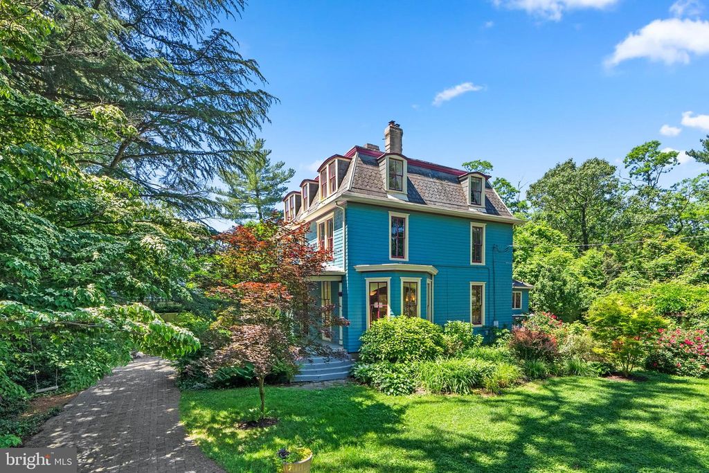 Image 6 of property listing at 1102 EDGEVALE RD, Silver Spring, MD 20910