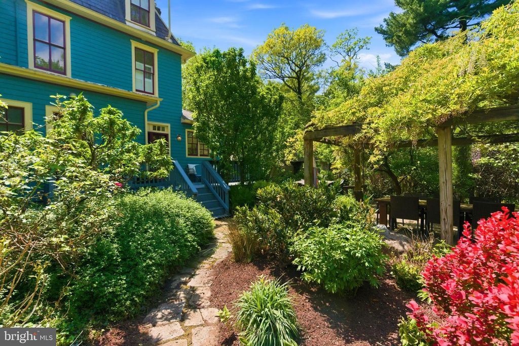 Image 69 of property listing at 1102 EDGEVALE RD, Silver Spring, MD 20910